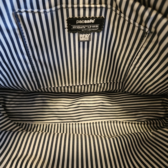 Pacsafe Slingsafe Lx250 Anti-Theft Tote, Denim with laptop compartment. - Picture 4 of 13